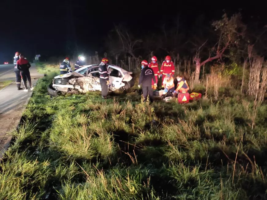 Accident grav în Râmnicu Vâlcea. Un bărbat a murit, alte două persoane la spital, după impactul devastator dintre două mașini