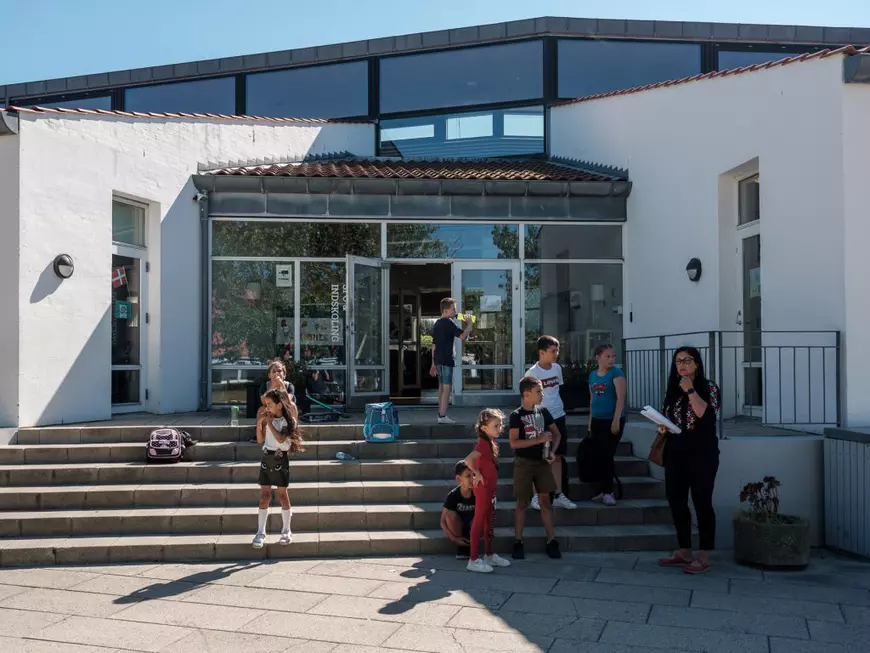 REPORTAJ din diaspora. Ultimul salariu pe care l-a câștigat ca profă în România a fost de 1.200 de lei, iar primul salariu ca femeie de serviciu în Danemarca a fost de 2.000 de euro. Acum e profesoară în cel mai nordic oraș danez