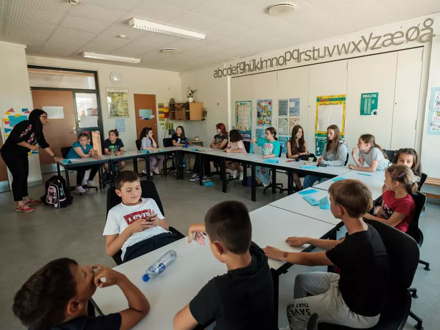 REPORTAJ din diaspora. Ultimul salariu pe care l-a câștigat ca profă în România a fost de 1.200 de lei, iar primul salariu ca femeie de serviciu în Danemarca a fost de 2.000 de euro. Acum e profesoară în cel mai nordic oraș danez