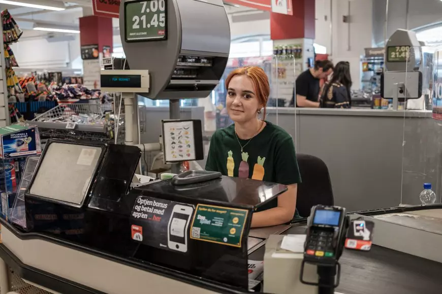 REPORTAJ din diaspora. Ultimul salariu pe care l-a câștigat ca profă în România a fost de 1.200 de lei, iar primul salariu ca femeie de serviciu în Danemarca a fost de 2.000 de euro. Acum e profesoară în cel mai nordic oraș danez