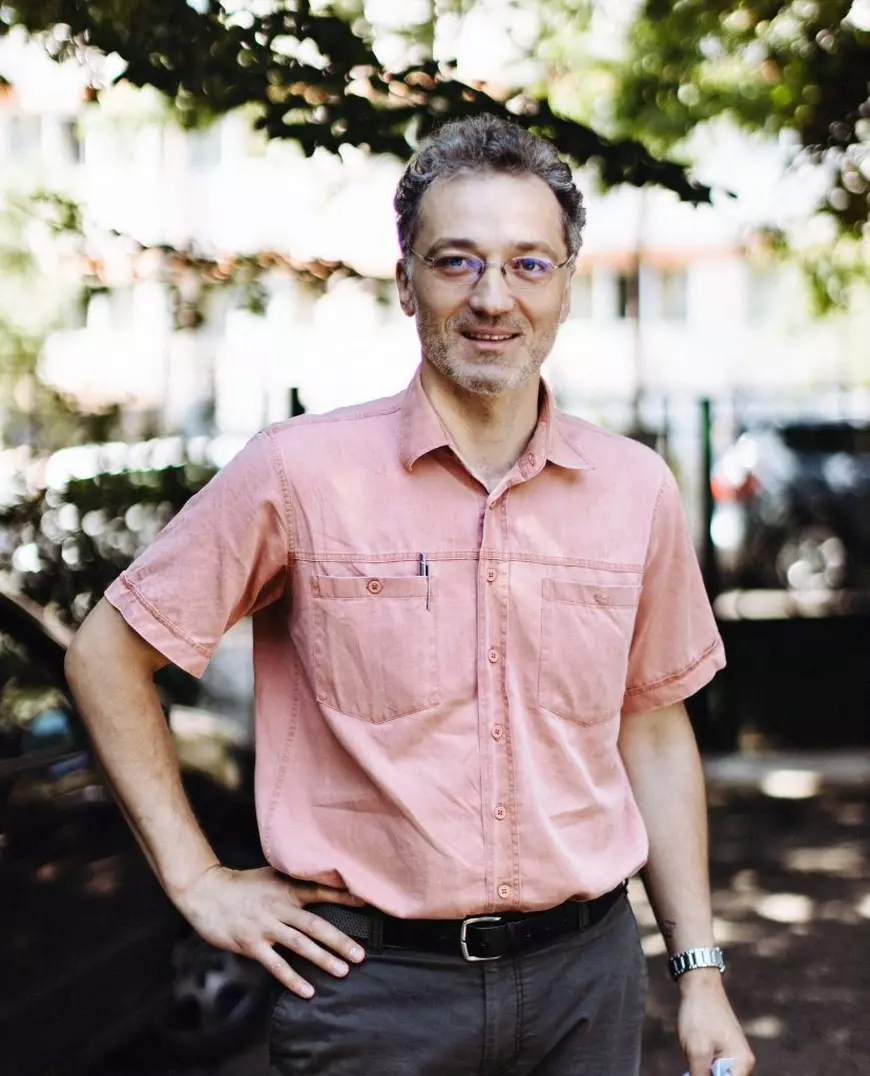 Lingvist ieșean, despre rușinea de a vorbi moldovenește: „Profesorii băteau copiii peste mână, peste gură, atunci când spuneau «chicior» în loc de «picior»”