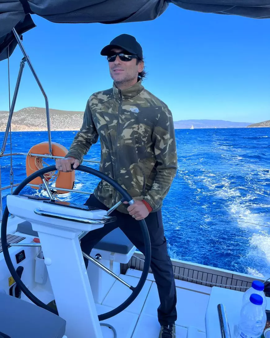 Mesajul lui Radu Vâlcan după ce a plecat de acasă. „Sunt momente când îți vine să te întorci”. Ce i-a răspuns Adela Popescu