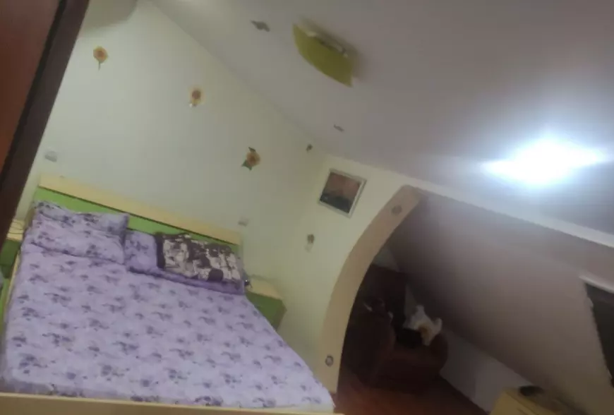 Cum au ajuns șase eleve să locuiască în podul unui bloc din Vaslui. Camere construite fără autorizație și închiriate clandestin