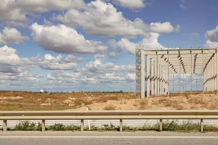 PRIMAR DE COMUNĂ. Edilul „anti-NATO” și familia au luat 7,5 milioane de euro pe terenuri. Cum a făcut, în plus, 1,3 milioane de euro în conturi și încă 38 de terenuri? „Sunt un norocos!”