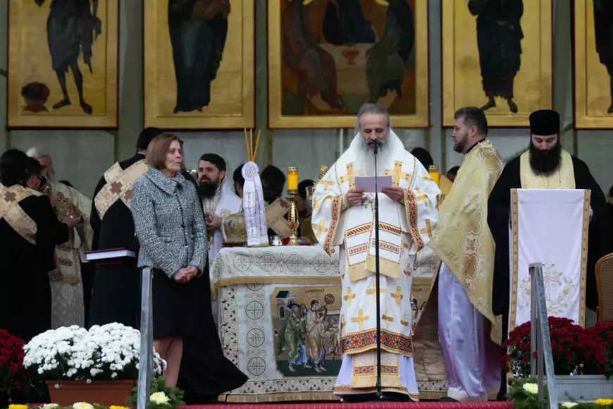 Fața mai puțin știută a Bisericii. Ei sunt preoții care au ajutat zeci de mii de oameni la vămile cu Ucraina și în Odesa. „Nici în mare nu sunt atâtea lacrimi ca în ochii refugiaților”