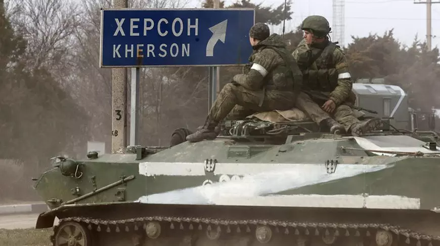 Rușii fug din Herson, la o lună după ce au anexat regiunea și Putin a declarat-o teritoriu al Rusiei: „Să înotăm!”