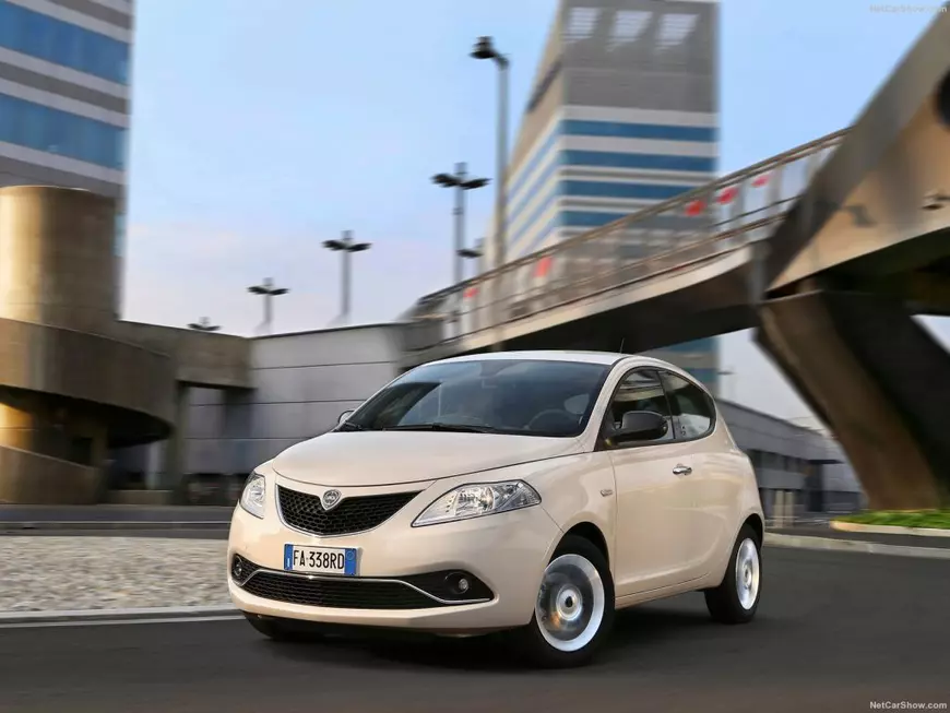 Cele mai potrivite modele de mașini mici pentru femei - Lancia Ypsilon