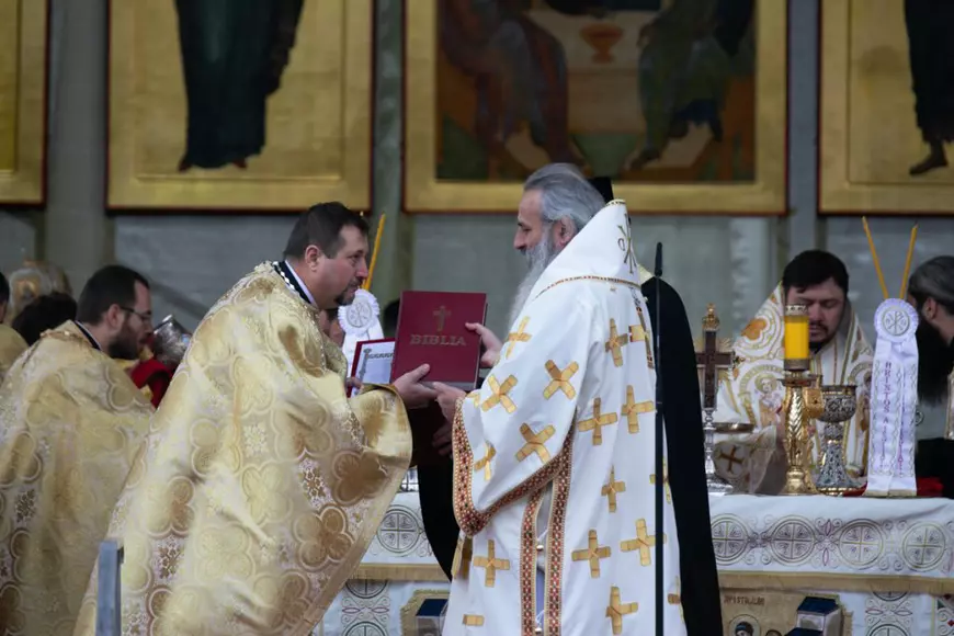 Fața mai puțin știută a Bisericii. Ei sunt preoții care au ajutat zeci de mii de oameni la vămile cu Ucraina și în Odesa. „Nici în mare nu sunt atâtea lacrimi ca în ochii refugiaților”