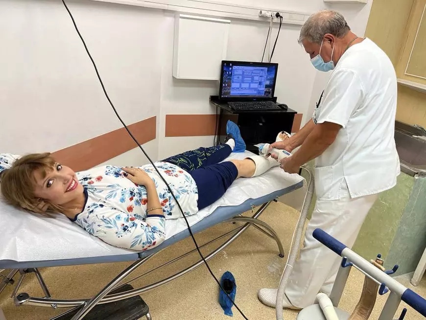 Marina Almășan, cu piciorul în ghips pentru o lună. Ce a pățit prezentatoarea: „A fost un fapt banal”