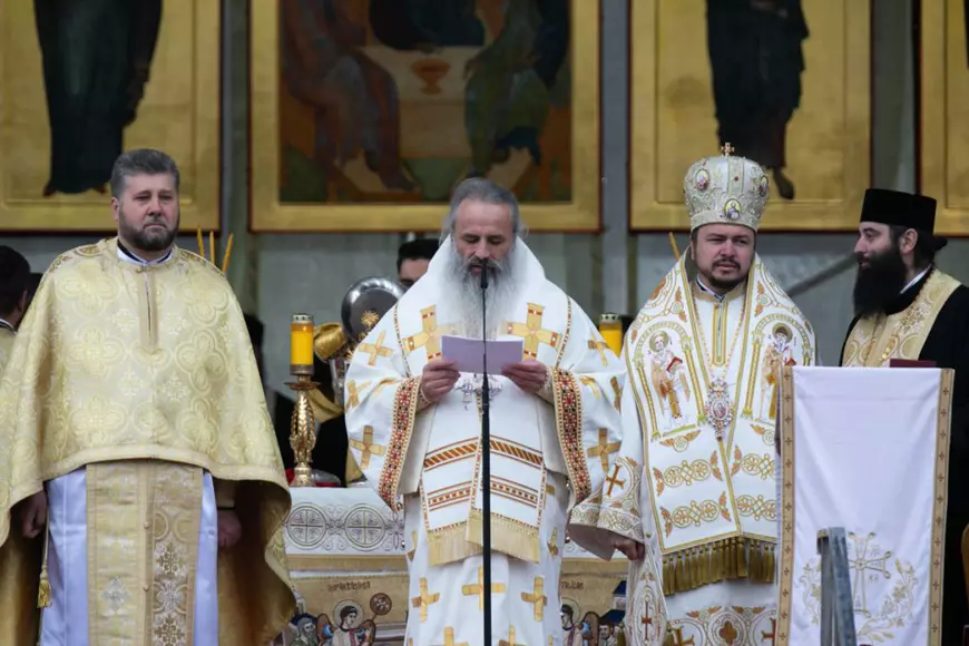 Fața mai puțin știută a Bisericii. Ei sunt preoții care au ajutat zeci de mii de oameni la vămile cu Ucraina și în Odesa. „Nici în mare nu sunt atâtea lacrimi ca în ochii refugiaților”