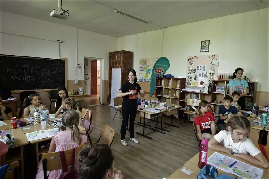 Învățătoare din Dâmbovița, despre mitul celor patru ore de muncă pe zi: „Cine vine doar de asta pleacă foarte repede din învățământ”