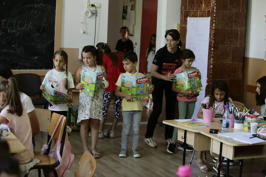 Învățătoare din Dâmbovița, despre mitul celor patru ore de muncă pe zi: „Cine vine doar de asta pleacă foarte repede din învățământ”