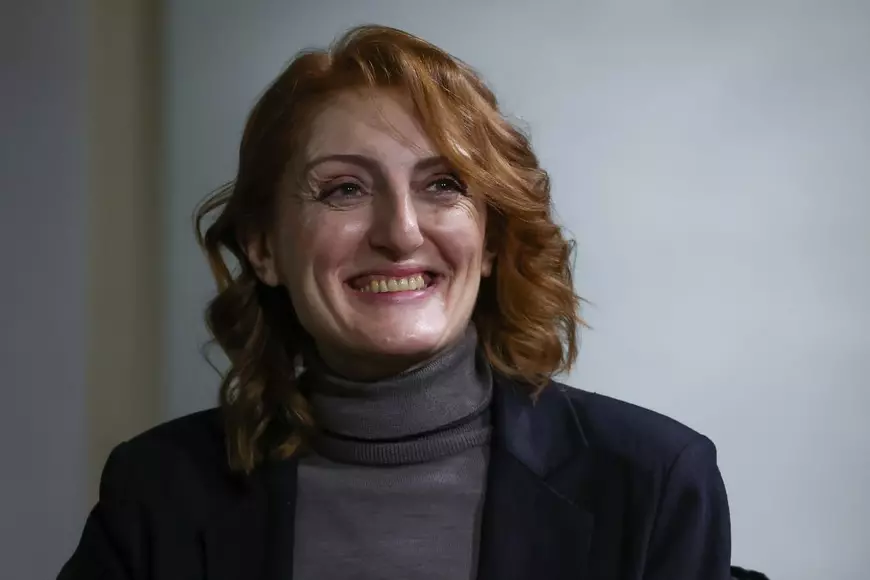 INTERVIU. O scriitoare ruso-armeană, după ce a plecat din Moscova din cauza războiului: „Simt că i-am lăsat pe oameni într-un lagăr de concentrare”