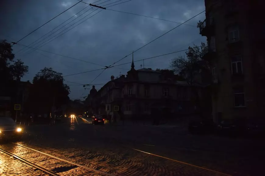 „Vom îngheța de frig”. De sub asaltul rachetelor rusești care lovesc centralele electrice, ucrainenii privesc cu groază spre iarnă