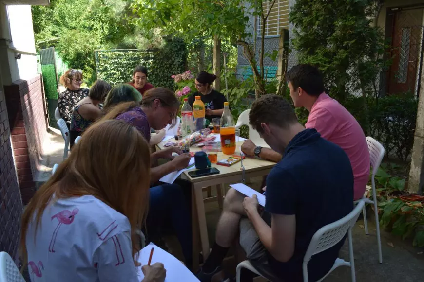 Centre pentru studenții gay în trei orașe din țară. Peste 30% spun că au auzit discursuri homofobe de la profesorii sau colegii lor