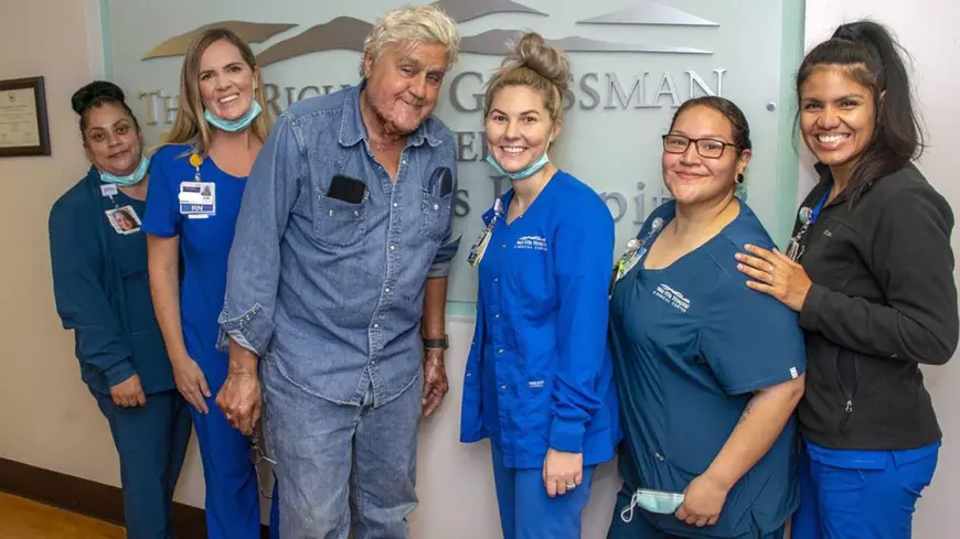 Jay Leno, externat din spitalul de arși din Los Angeles. Fosta vedetă TV are arsuri pe față, pe gât și pe mâini