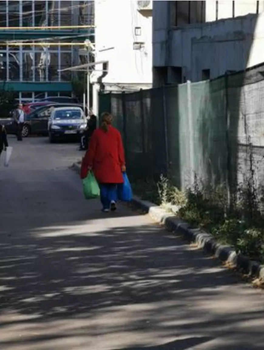 Un clujean a fotografiat personalul medical care iese în stradă în haine de spital. Ce spune managerul spitalului