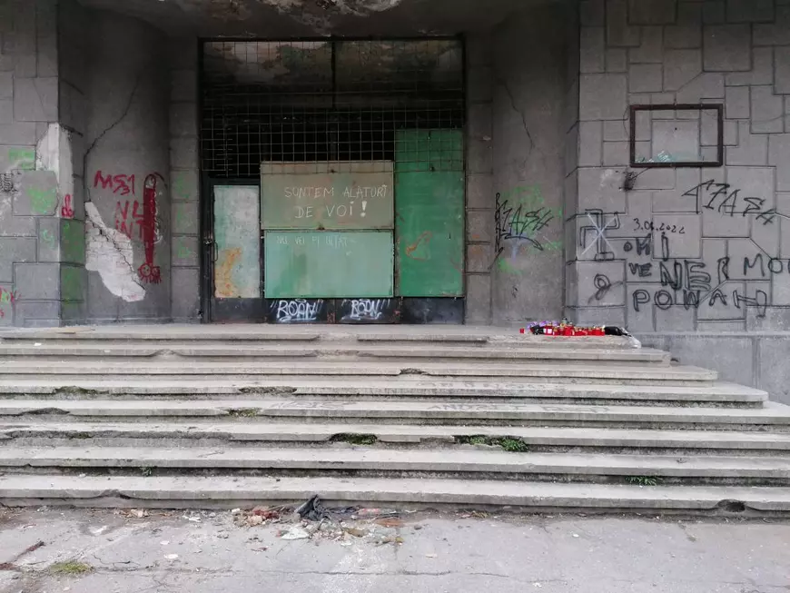 CAZUL DIN DROBETA. Preotul s-a opus ca fiul să participe la consilierea psihologică de la școală, băiatul de 13 ani s-a sinucis și vina a fost aruncată pe „despărțirea de prietenă”. Ce a urmat