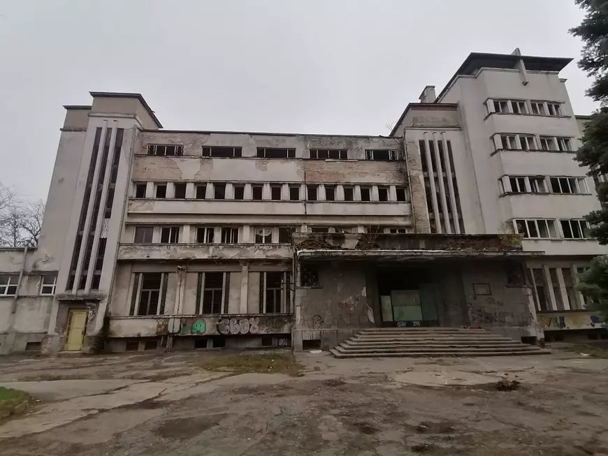 CAZUL DIN DROBETA. Preotul s-a opus ca fiul să participe la consilierea psihologică de la școală, băiatul de 13 ani s-a sinucis și vina a fost aruncată pe „despărțirea de prietenă”. Ce a urmat