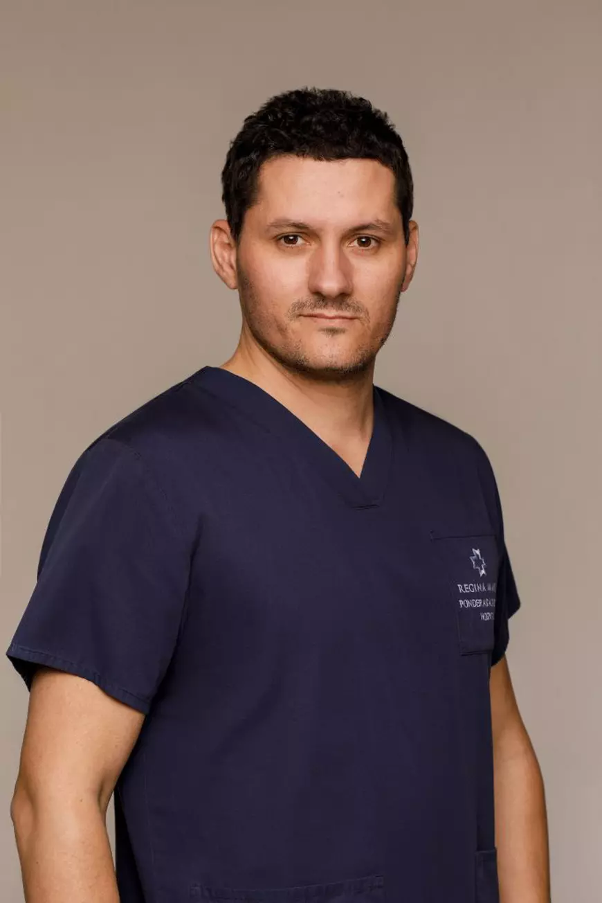 A fost operat marți de o tumoră mediastinală, iar joi s-a întors la joacă în fata blocului, după o intervenție chirurgicală cu robotul da Vinci Xi