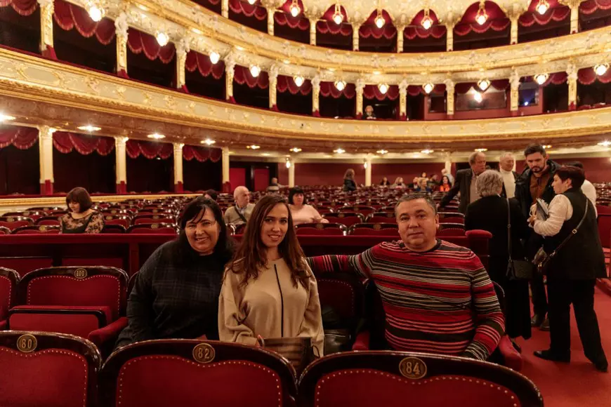 Am fost la un spectacol de operă la Odesa. Întârziat cu aproape o oră din cauza unei alarme de atac aerian, când artiștii și publicul au mers în adăpost 