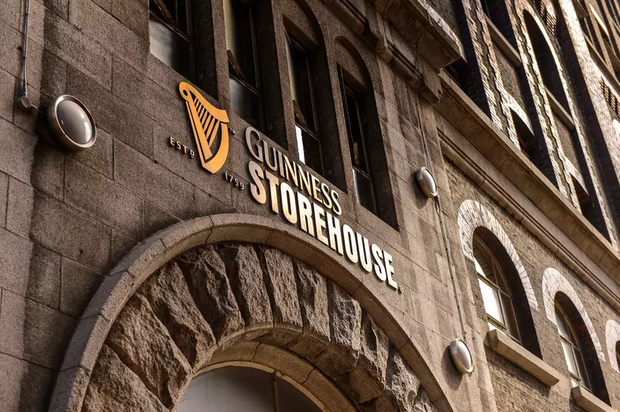 „Guinness Storehouse” din Dublin (Irlanda)