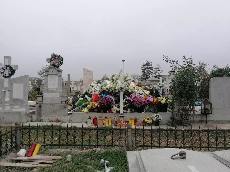 CAZUL DIN DROBETA. Preotul s-a opus ca fiul să participe la consilierea psihologică de la școală, băiatul de 13 ani s-a sinucis și vina a fost aruncată pe „despărțirea de prietenă”. Ce a urmat