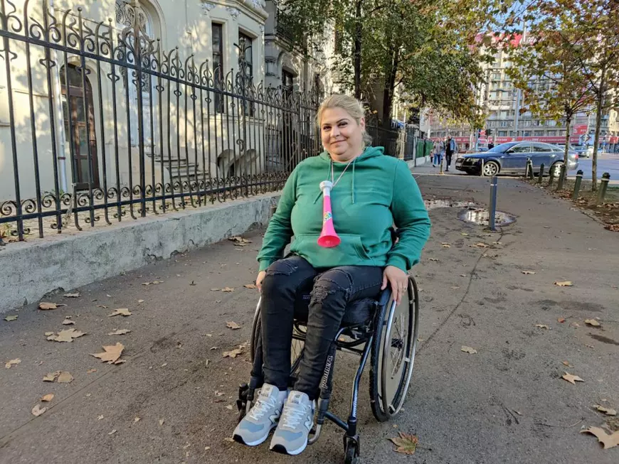 Familiile cărora Gabriela Firea le-a promis locuințe sociale acum trei ani ies în stradă: „Am primit repartiție înainte de alegeri, dar blocul nu există” 