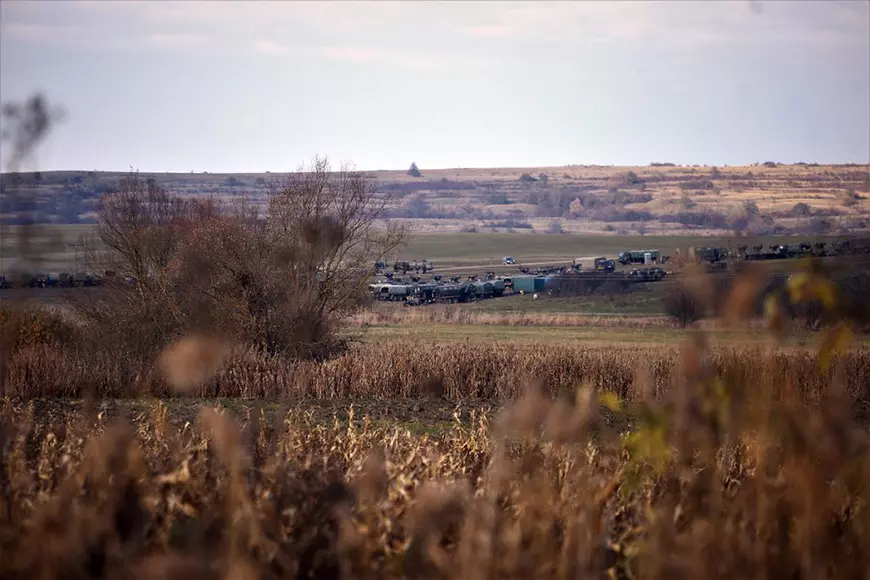 Cum îi văd sătenii din Cincu pe vecinii lor francezi din baza NATO: „Cântă la terasă până la patru dimineaţa”