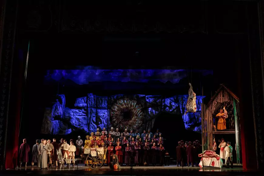 Am fost la un spectacol de operă la Odesa. Întârziat cu aproape o oră din cauza unei alarme de atac aerian, când artiștii și publicul au mers în adăpost 