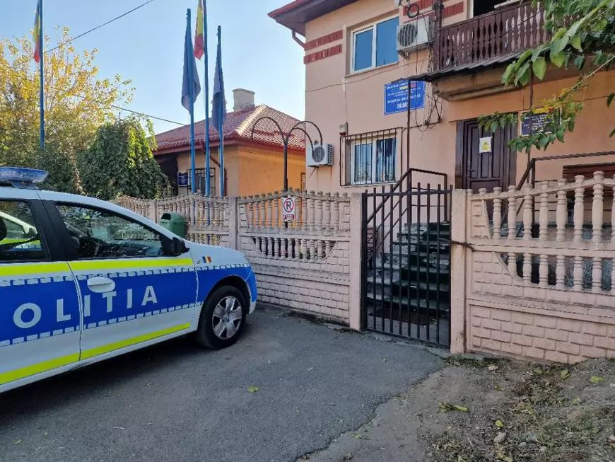 Cazul percheziţiilor din Şcoala nr. 1 Jilava, la fața locului. „Se vine cu bricege la școală”