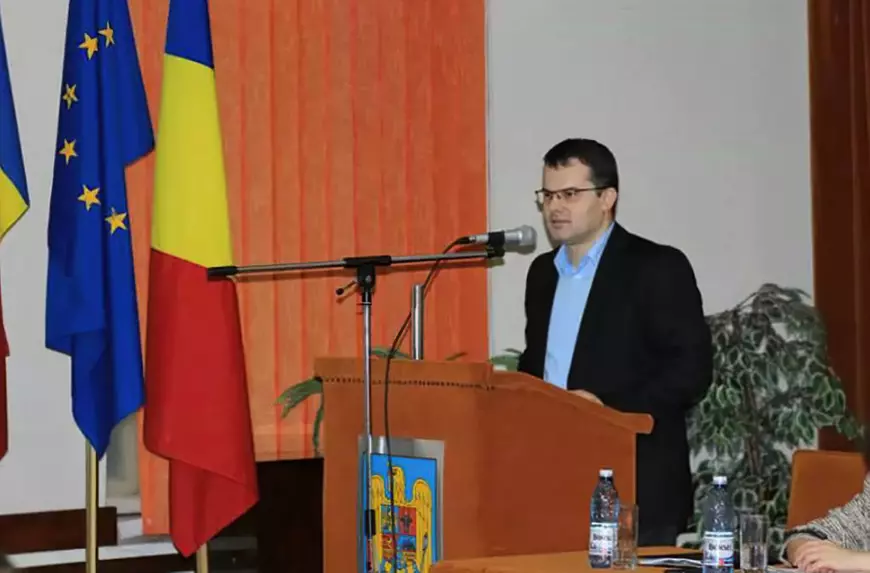 Academia de Poliţie cercetează conduita profesorului care i-a scris unui student că e „impostor cu probleme psihice”