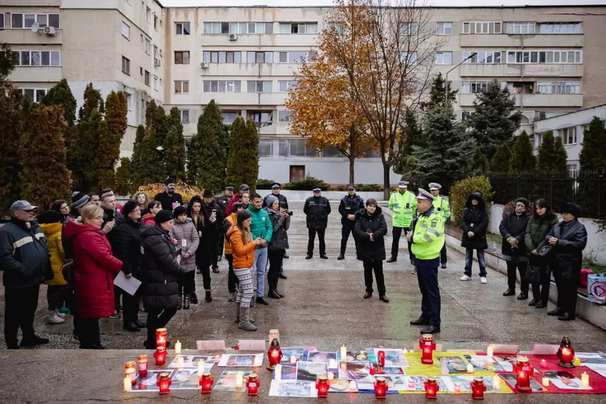 REPORTAJ. Victimele accidentelor auto au fost comemorate, la Bârlad, cu preot şi poliţişti: „Să nu mai avem asfalt însângerat!”