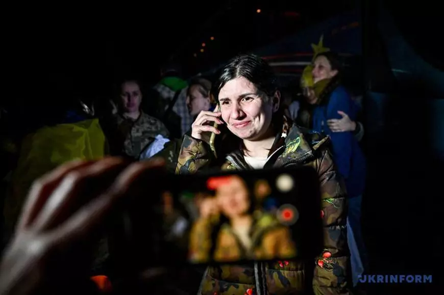 „Mi-au ordonat să mă machiez și să mă îmbrac frumos.” Mărturia Victoriei, medicul militar ucrainean capturat de ruși la Mariupol și eliberat după 5 luni