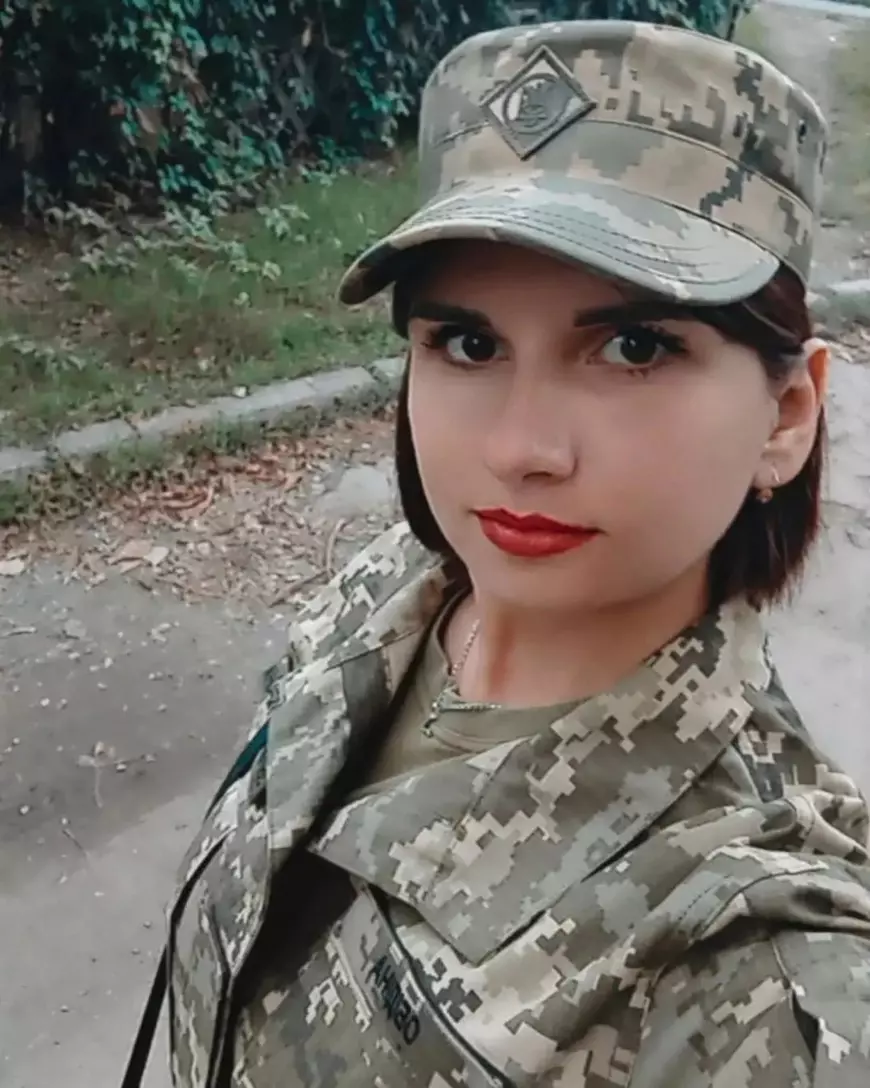 „Mi-au ordonat să mă machiez și să mă îmbrac frumos.” Mărturia Victoriei, medicul militar ucrainean capturat de ruși la Mariupol și eliberat după 5 luni