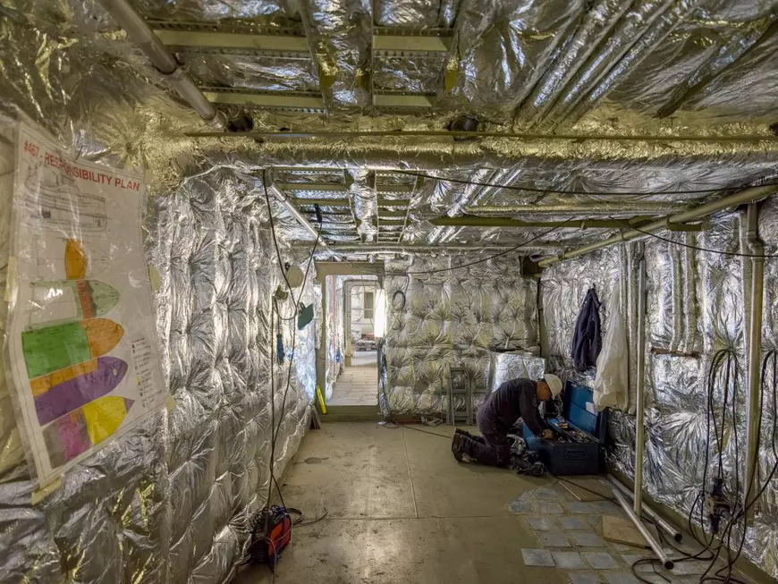 REPORTAJ. „Doar primarul și popa lipsesc de aici, restul suntem toți”. Cât câștigă românii din nordul Europei față de cât câștigau în țară