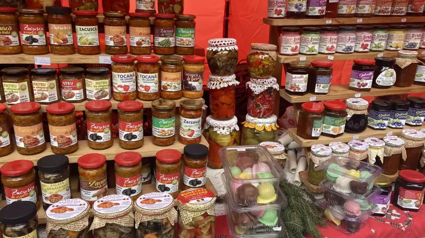 Au dispărut jumările cu scandal de 120 de lei kilogramul. Cât costă produsele tradiționale de la târgul de Crăciun din curtea Ministerului Agriculturii
