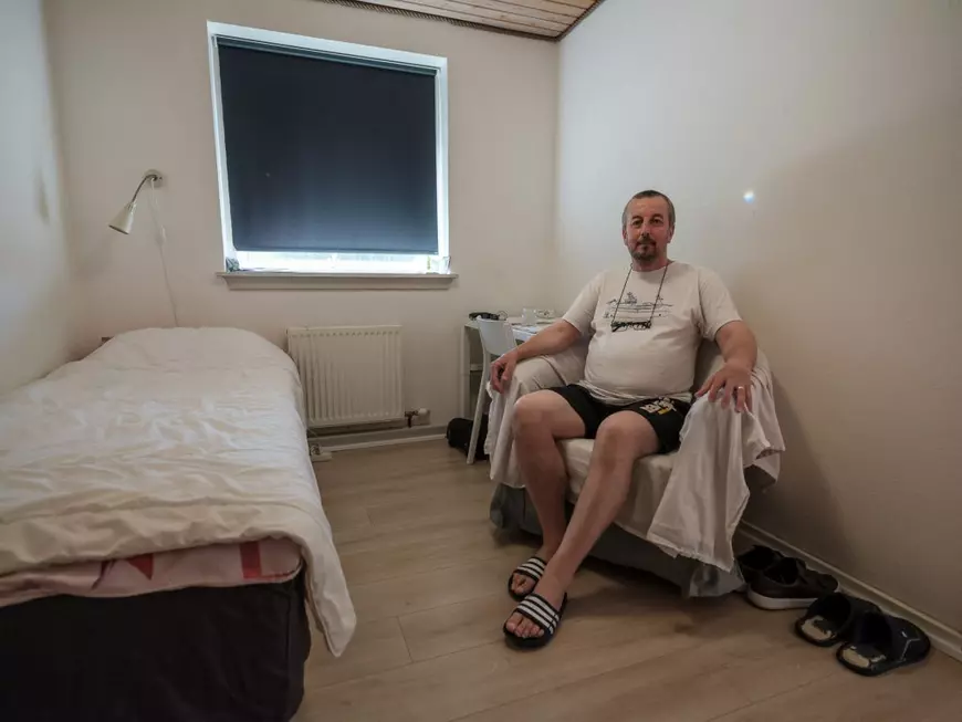 REPORTAJ. „Doar primarul și popa lipsesc de aici, restul suntem toți”. Cât câștigă românii din nordul Europei față de cât câștigau în țară