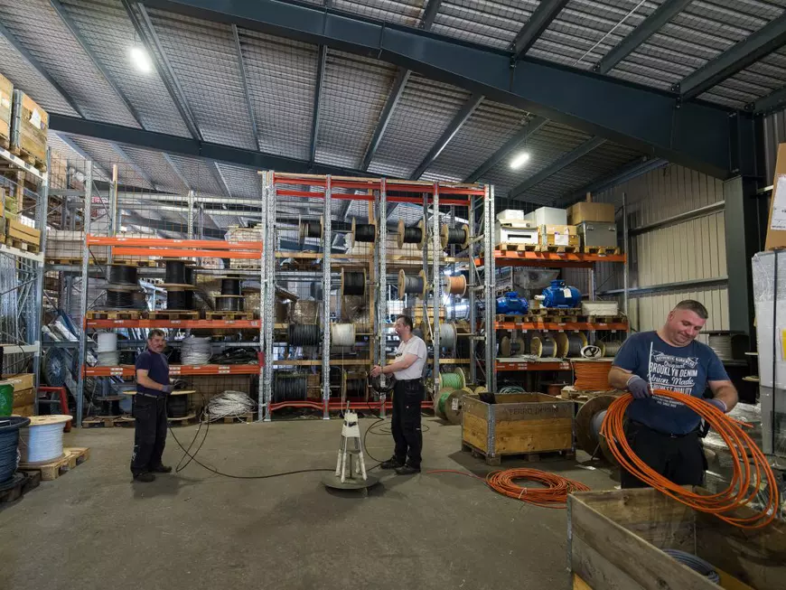 REPORTAJ. „Doar primarul și popa lipsesc de aici, restul suntem toți”. Cât câștigă românii din nordul Europei față de cât câștigau în țară