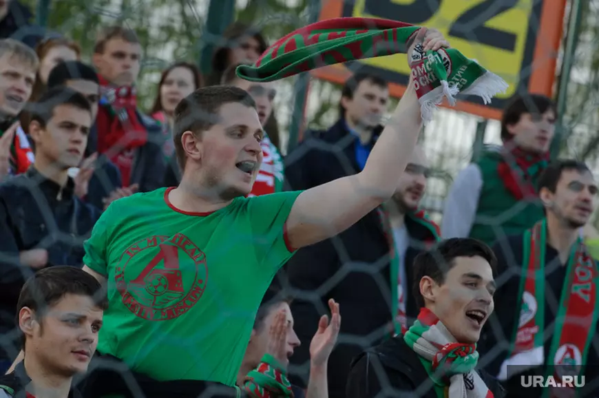 „Am transferat huliganismul în prima linie”. „Măcelarii din Orel” și „Espanola”, două grupuri de ultrași din Rusia, luptă pe frontul din Ucraina