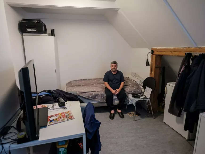 REPORTAJ. „Doar primarul și popa lipsesc de aici, restul suntem toți”. Cât câștigă românii din nordul Europei față de cât câștigau în țară