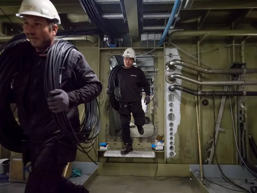 REPORTAJ. „Doar primarul și popa lipsesc de aici, restul suntem toți”. Cât câștigă românii din nordul Europei față de cât câștigau în țară