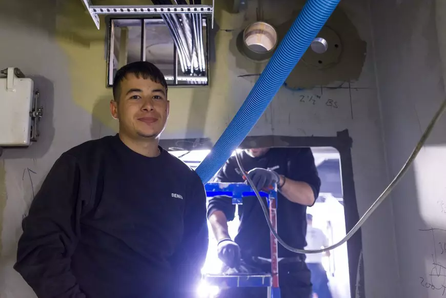 REPORTAJ. „Doar primarul și popa lipsesc de aici, restul suntem toți”. Cât câștigă românii din nordul Europei față de cât câștigau în țară