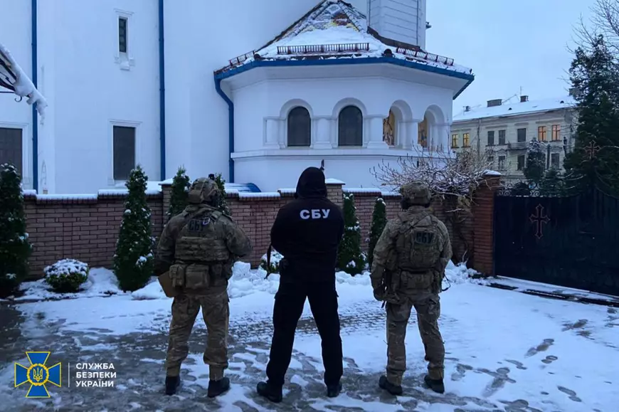 Mitropolitul Cernăuțiului și Bucovinei, acuzat că este un agent al Moscovei, a comparat în predică perchezițiile din Ucraina cu cele din Coreea de Nord