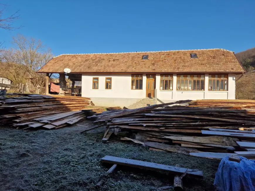 REPORTAJ. Problemele unui antreprenor întors acasă: „Cei de la ISU m-au întrebat: «Dar plan de evacuare cădere meteoriți aveţi?» Glumeau sau nu?”