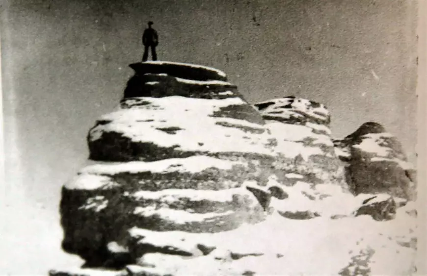 S-a dus să scoată din foc cărțile Bibliotecii Universitare și a fost împușcat în inimă. 33 de ani de când o mamă din Bacău își plânge copilul mort la Revoluție