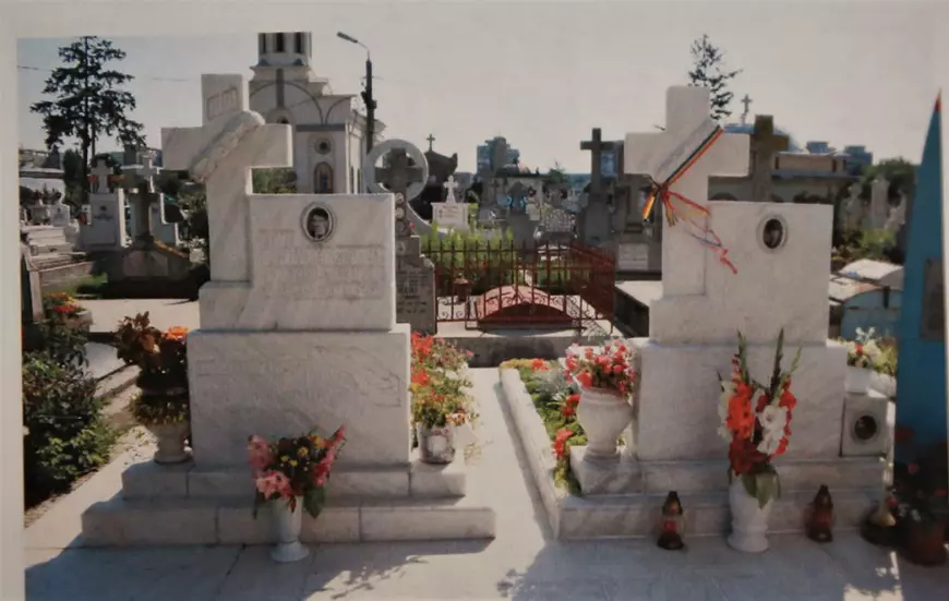 S-a dus să scoată din foc cărțile Bibliotecii Universitare și a fost împușcat în inimă. 33 de ani de când o mamă din Bacău își plânge copilul mort la Revoluție