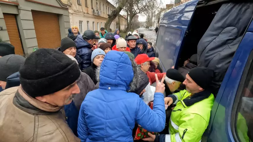 CORESPONDENȚĂ DIN HERSON, orașul bombardat în continuare de ruși. La drum, alături de românul care le-a dus cadouri și ajutoare de Crăciun celor de aici