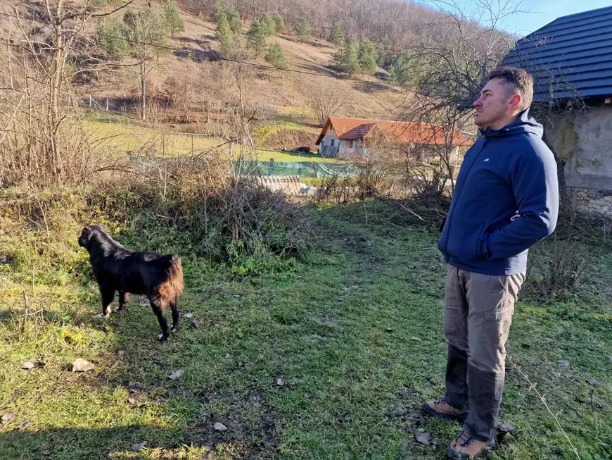 REPORTAJ. Problemele unui antreprenor întors acasă: „Cei de la ISU m-au întrebat: «Dar plan de evacuare cădere meteoriți aveţi?» Glumeau sau nu?”