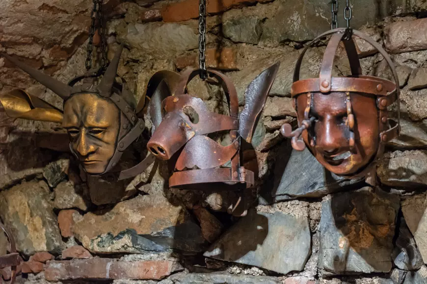 Cele mai ciudate şi mai brutale pedepse din istorie - Masca rusinii